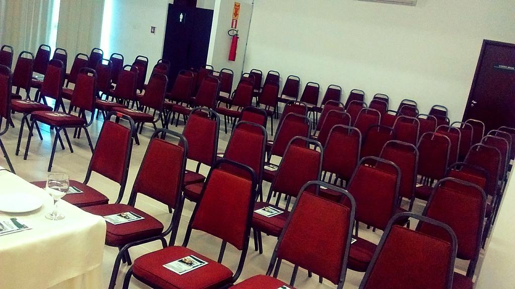Podium Apart Hotel Varginha  Bagian luar foto