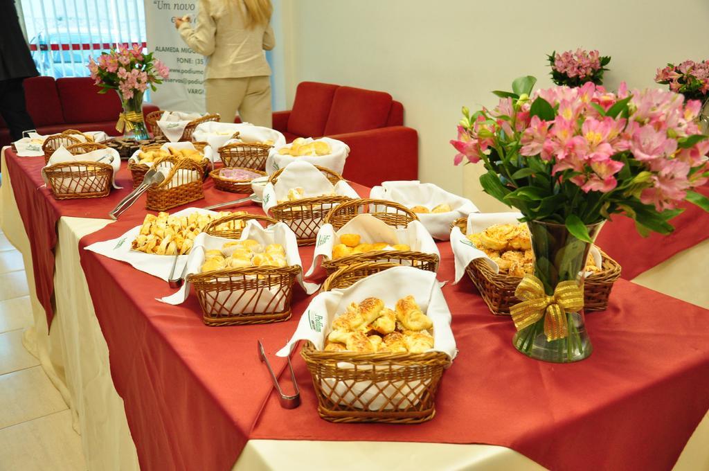 Podium Apart Hotel Varginha  Bagian luar foto